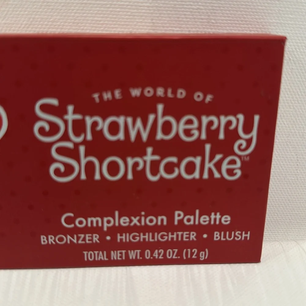 Strawberry Shortcake Complexion Palette with Bronzer, Highlighter and Blush.